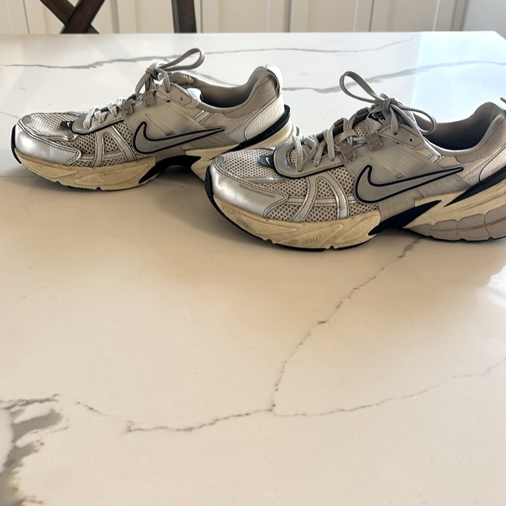 NIKE V2K Run Sneaker - Picture 3 of 10